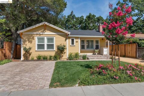 Photo of 3484 Moraga BLVD Blvd, Lafayette, CA 94549 (MLS # 41125827)