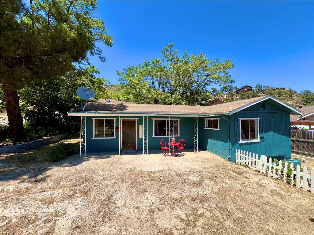 DRASTICALLY REDUCED FOR SUMMER SALE! CUTE FIXER UPPER IN A GREAT LOCATION!! This 2 bedroom 1 bath single story home is located in the heart of town within walking distance to shops and restaurants. Open floor plan, indoor laundry and large windows to let the light and beautiful mountain views in! Yard is fully fenced. Just a 40 minute commute to Santa Clarita and Bakersfield in a quaint mountain community where you can enjoy the 4 seasons of nature and a slower paced lifestyle. This home is being sold as is.