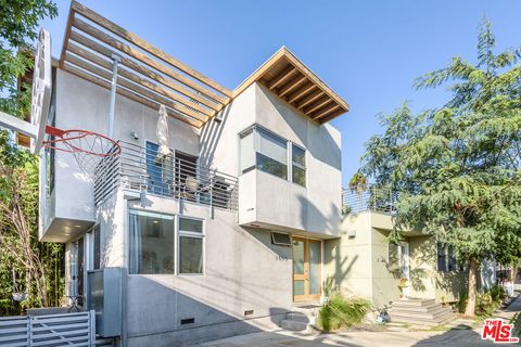 Photo of 1513 S Orange Grove Avenue, Los Angeles, CA 90019 (MLS # 26781265)