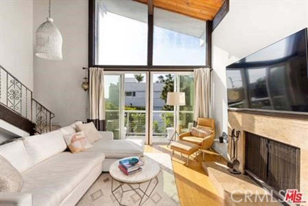 Photo of 31 Spinnaker Street #15, Marina Del Rey, CA 90292 (MLS # SR26019446)