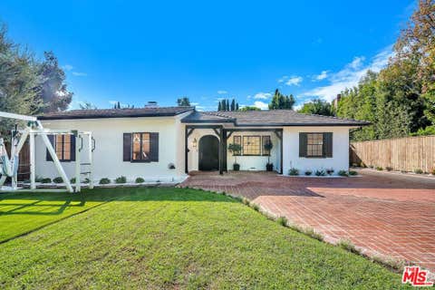 Photo of 629 N Rexford Drive, Beverly Hills, CA 90210 (MLS # 26860301)