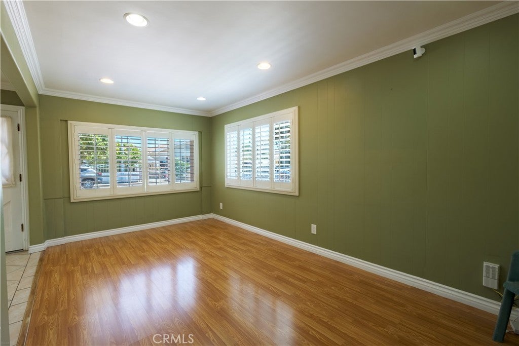 931 - 933 S La Verne Ave
