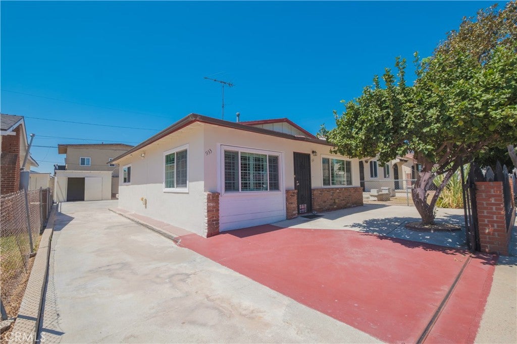 931 - 933 S La Verne Ave