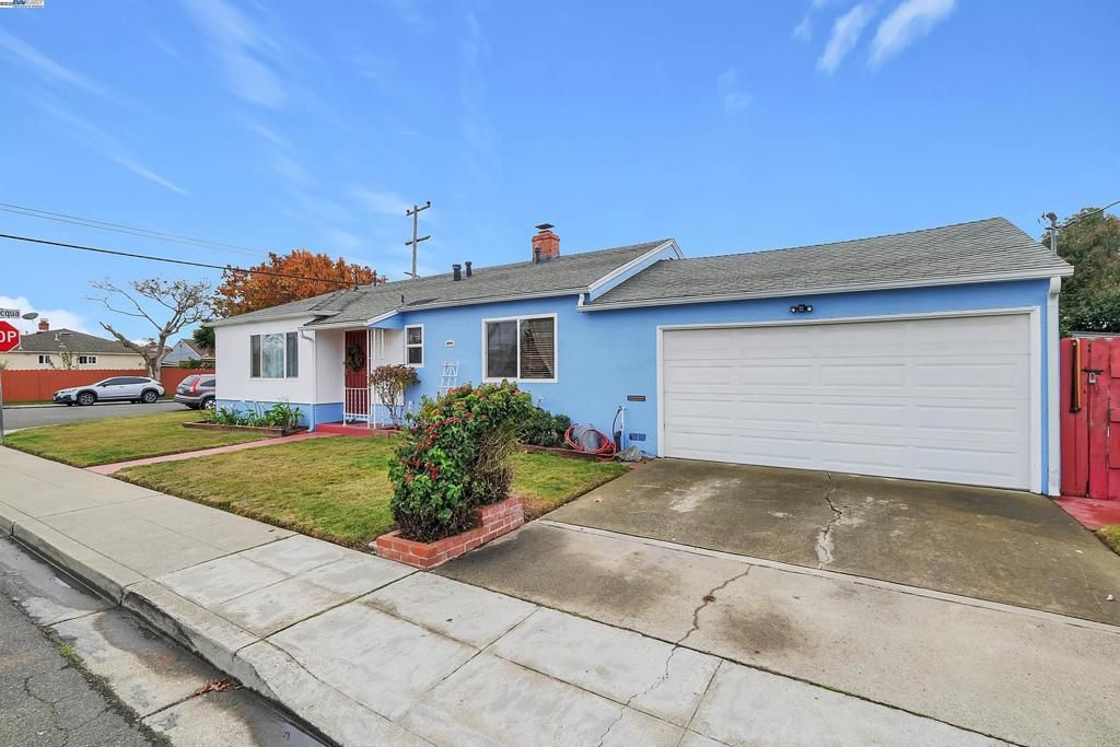 Photo of 15835 Via Seco, San Lorenzo, CA 94580 (MLS # 41119458)