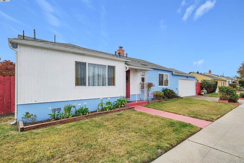 Photo of 15835 Via Seco, San Lorenzo, CA 94580 (MLS # 41119458)