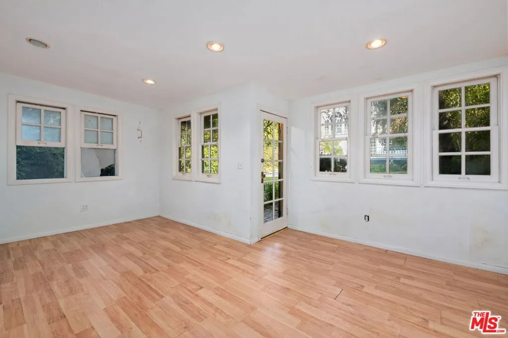 Los Angeles, California 90049, United States, 4 Bedrooms Bedrooms, ,4 BathroomsBathrooms,Residential,Active,240473