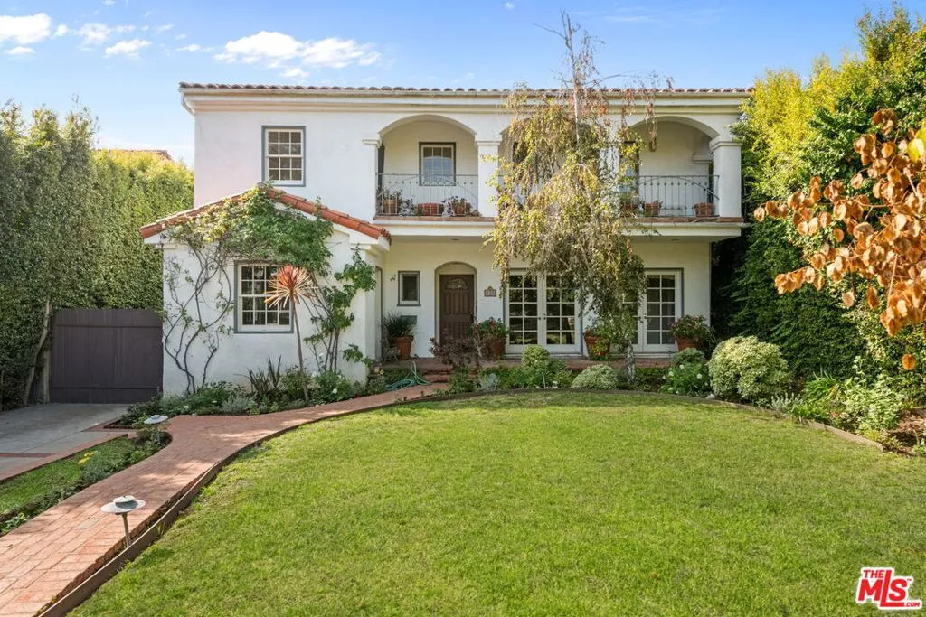 Los Angeles, California 90049, United States, 4 Bedrooms Bedrooms, ,4 BathroomsBathrooms,Residential,Active,240473