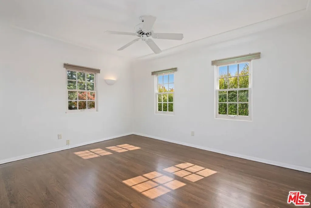 Los Angeles, California 90049, United States, 4 Bedrooms Bedrooms, ,4 BathroomsBathrooms,Residential,Active,240473