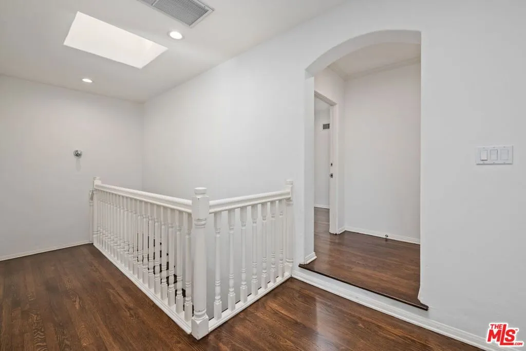 Los Angeles, California 90049, United States, 4 Bedrooms Bedrooms, ,4 BathroomsBathrooms,Residential,Active,240473