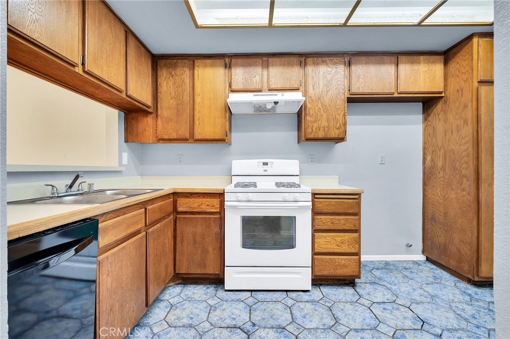 955 E 3rd 202