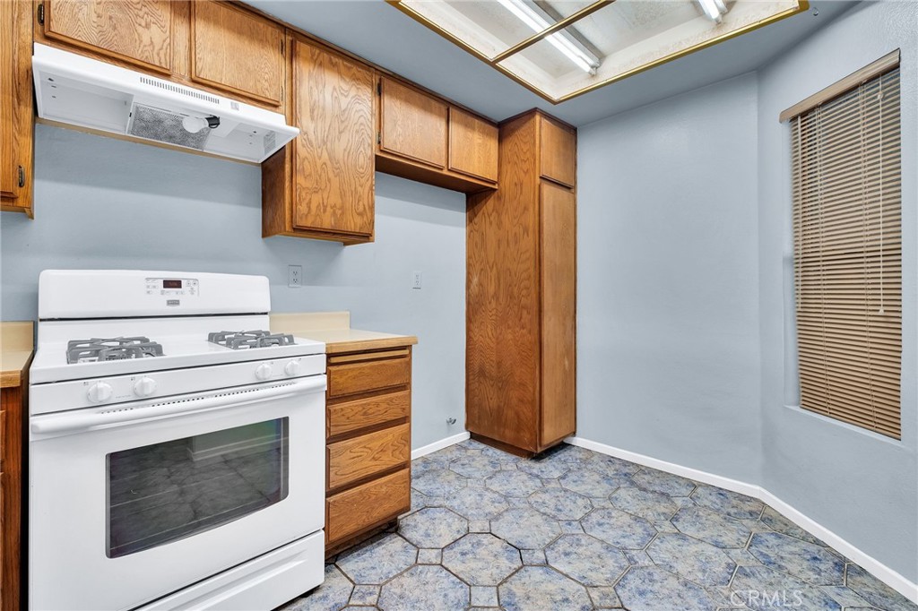 955 E 3rd 202