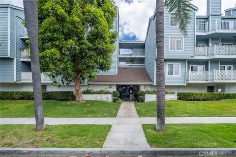 Photo of 955 E 3rd ST #202, Long Beach, CA 90802 (MLS # PV26092774)