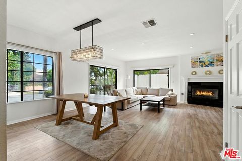 Photo of 1434 19th Street #101, Santa Monica, CA 90404 (MLS # 25613821)