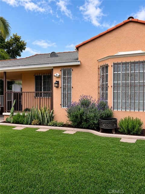 Photo of 1933 S Corning St, Los Angeles, CA 90034 (MLS # DW26095099)