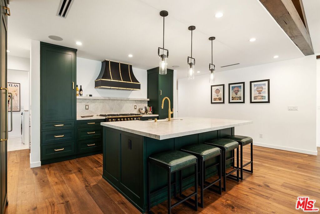 133 N La Jolla Avenue