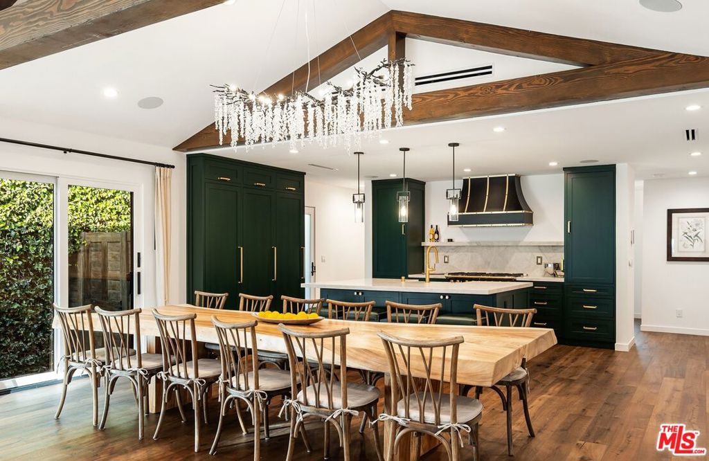 133 N La Jolla Avenue