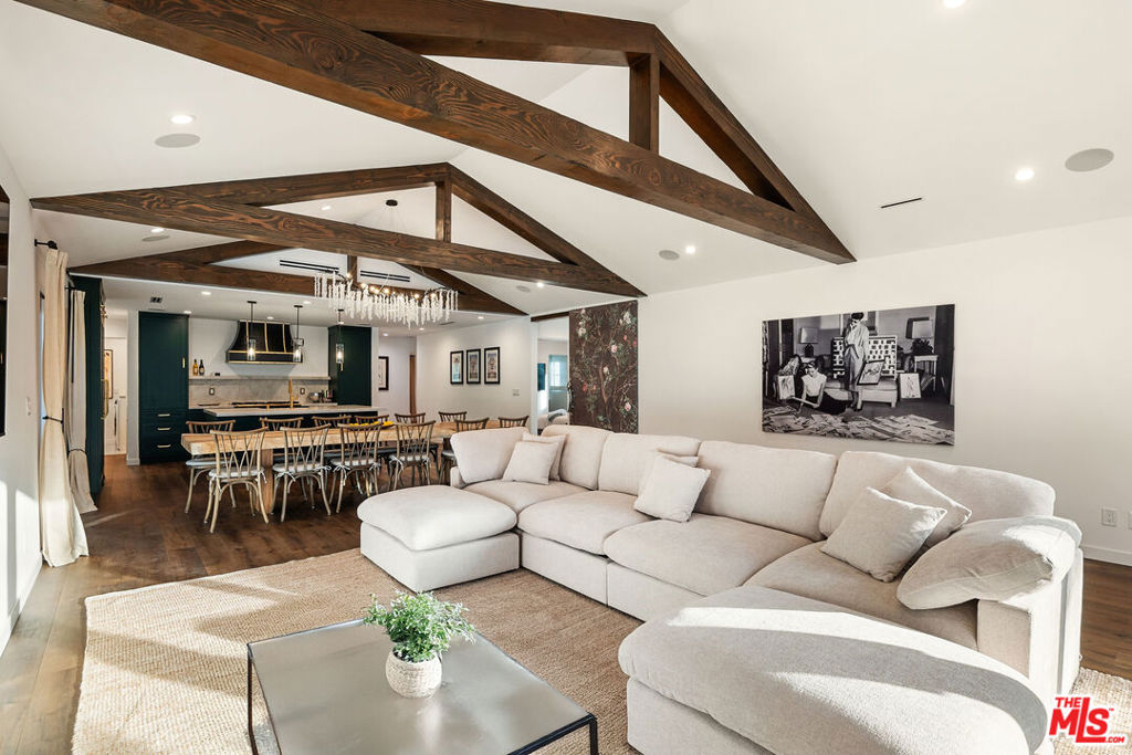 133 N La Jolla Avenue