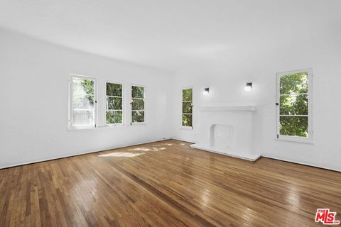 Photo of 129 N Swall Drive #203, Los Angeles, CA 90048 (MLS # 25612713) Photo of 129 N Swall Drive #203, Los Angeles, CA 90048 (MLS # 25612713)