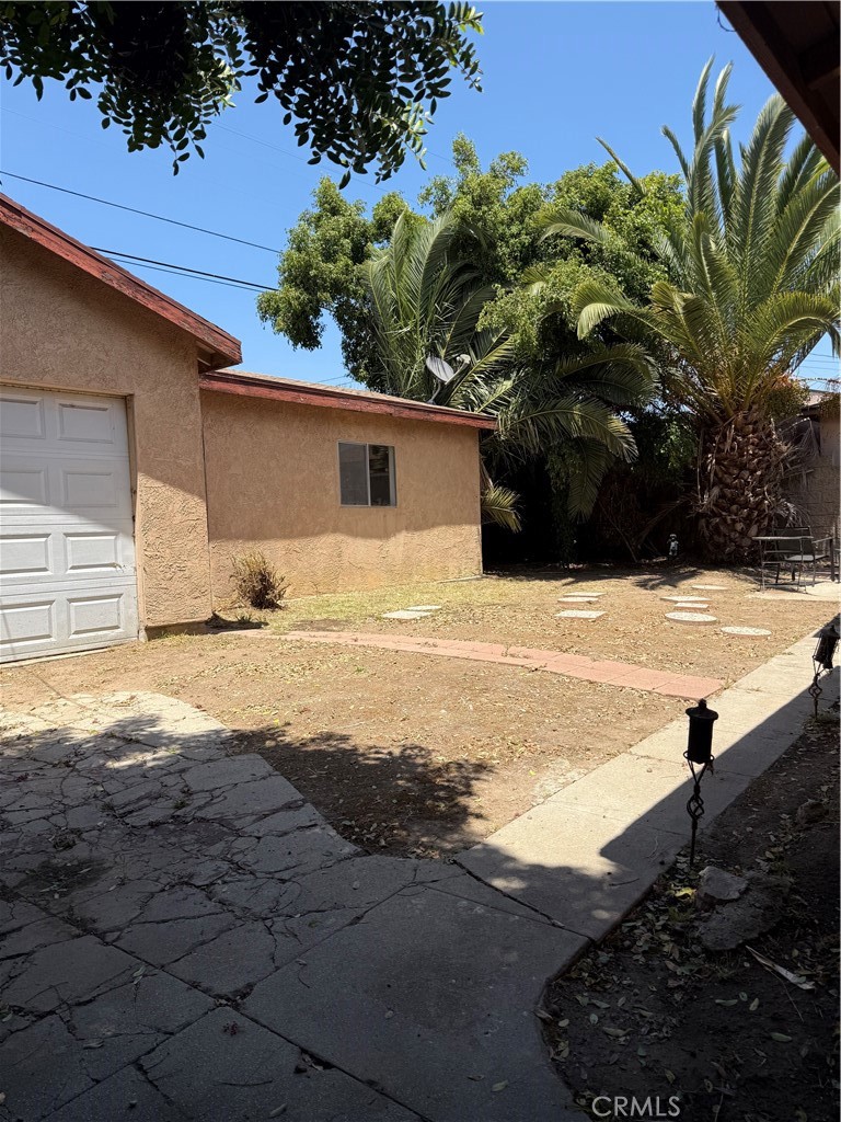 1539 W 104th