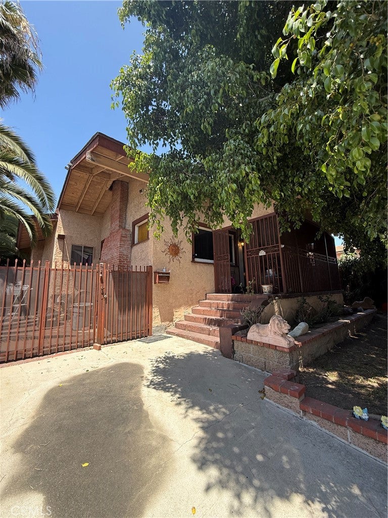 1539 W 104th ST