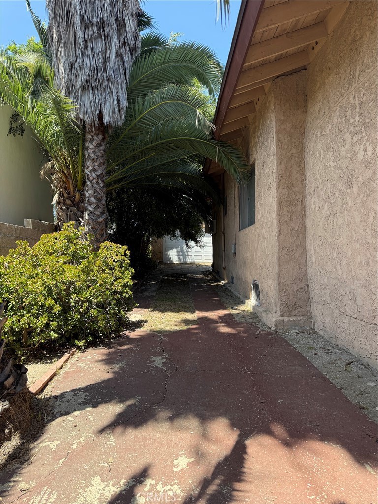 1539 W 104th