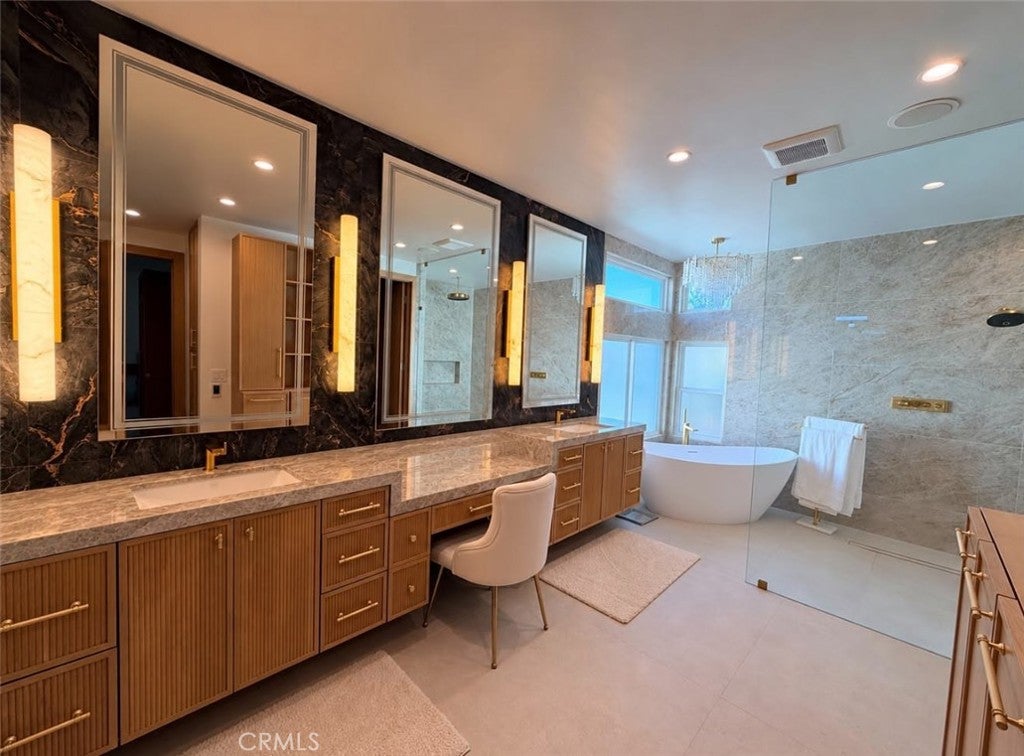 6592 Silverspur Lane
