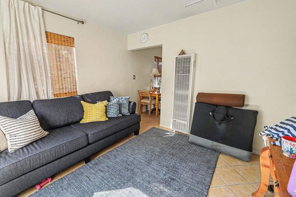 1109 Grand