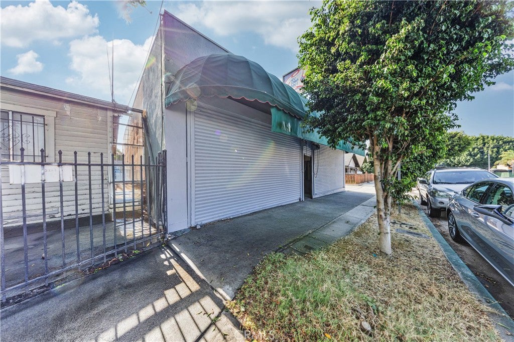 2218 Daly