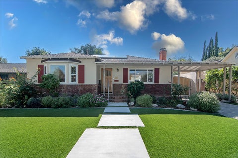 Photo of 405 N Griffith Park DR, Burbank, CA 91506 (MLS # BB26199562)