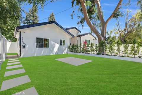 Photo of 7508 1/2 Claire Avenue, Reseda, CA 91335 (MLS # SR26142302)