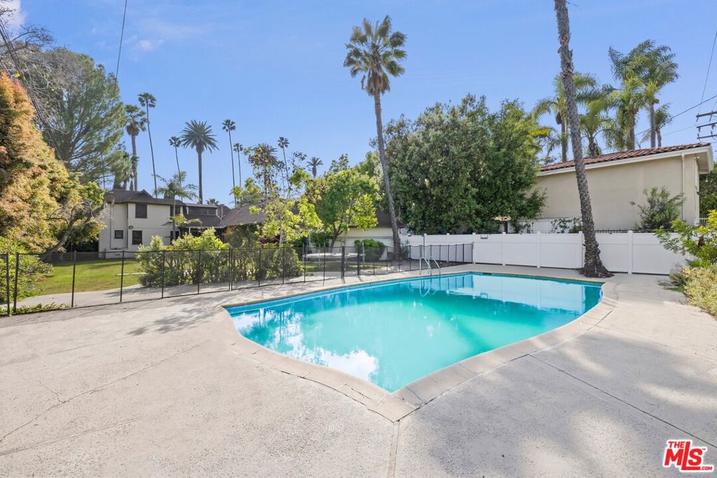 626 N Canon Drive