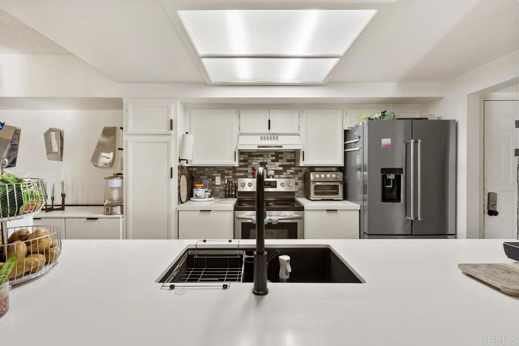 1050 E Washington Ave 62