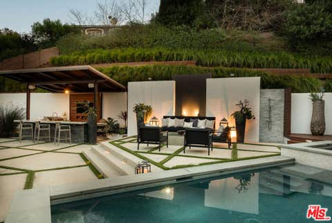 Photo of 12047 Summit Circle, Beverly Hills, CA 90210 (MLS # 26867531)