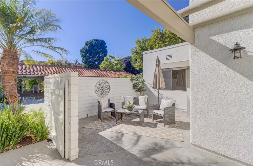 2015 Via Mariposa West B