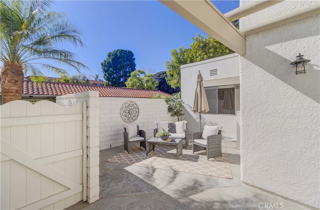 2015 Via Mariposa West B