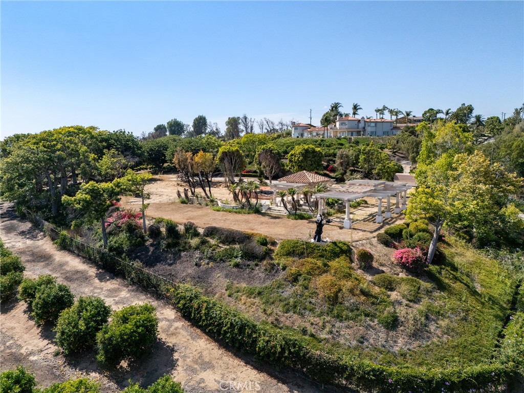 25 Encino Avenue