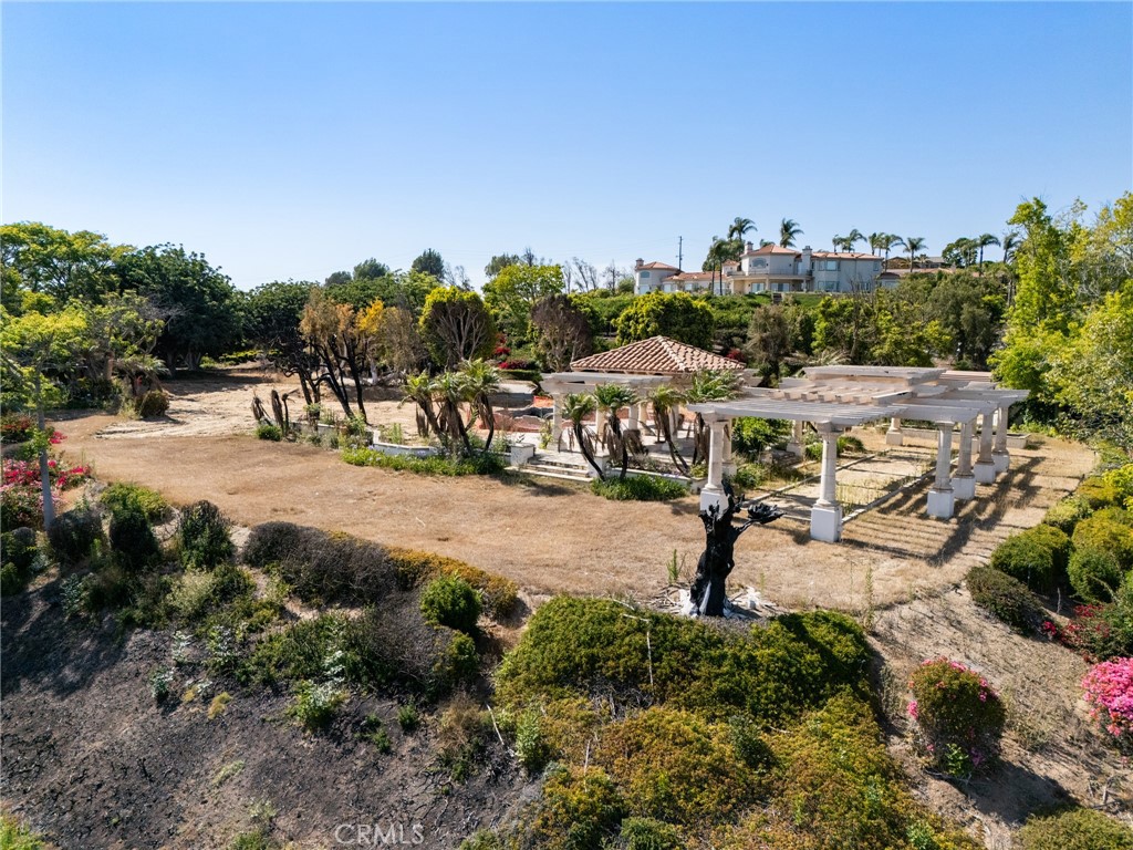 25 Encino Avenue