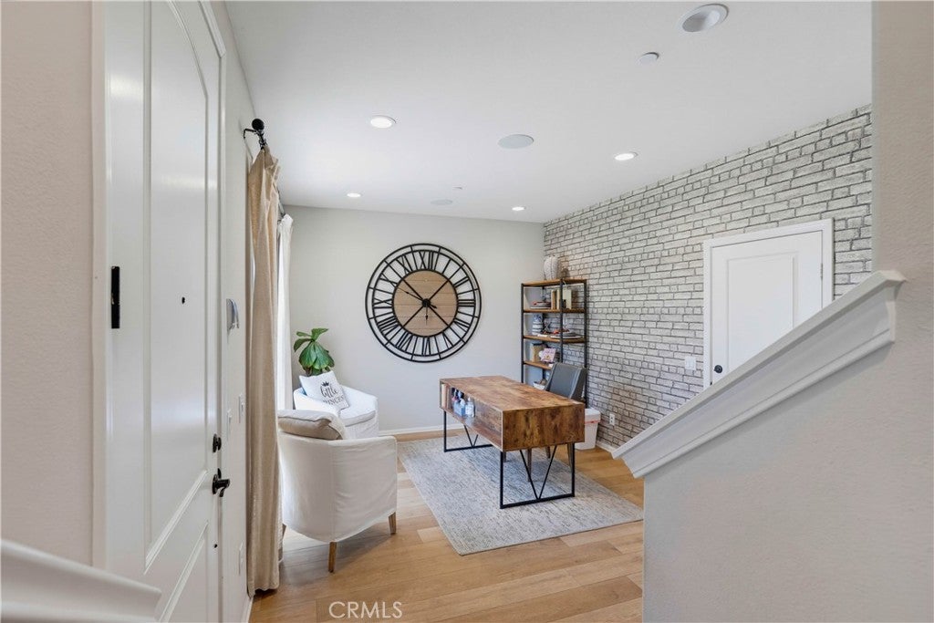 3320 W Mirano