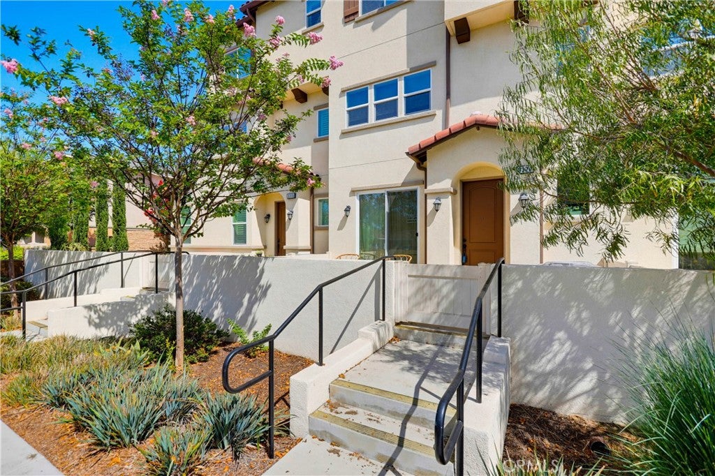 3320 W Mirano