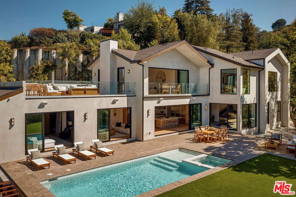 Photo of 14242 Valley Vista Boulevard, Los Angeles, CA 91423 (MLS # 26857333)