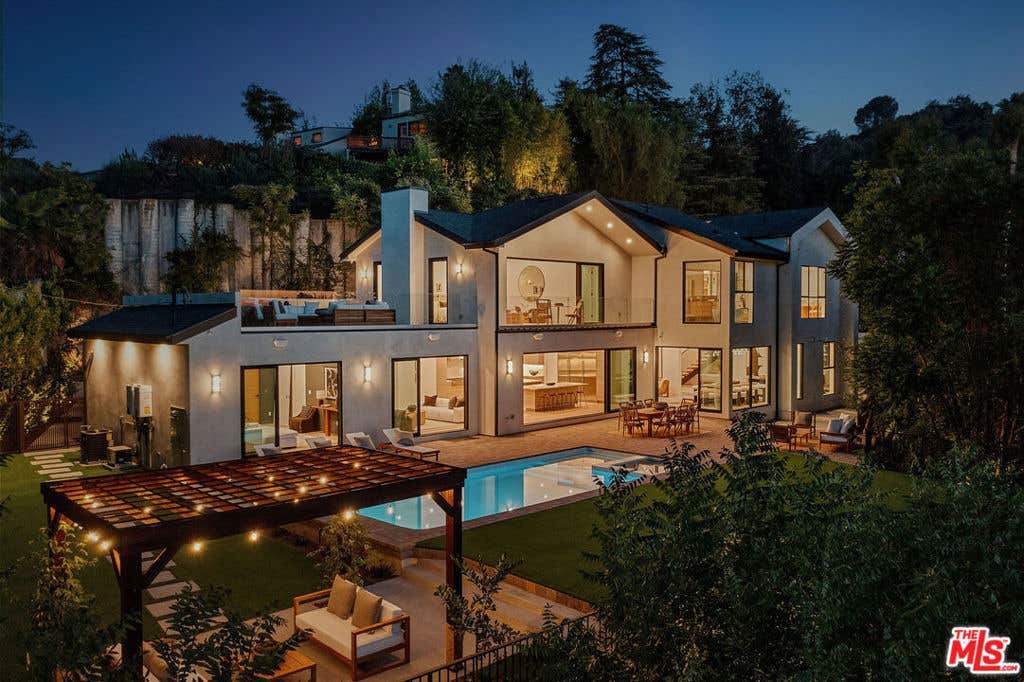 Photo of 14242 Valley Vista Boulevard, Los Angeles, CA 91423 (MLS # 26857333)