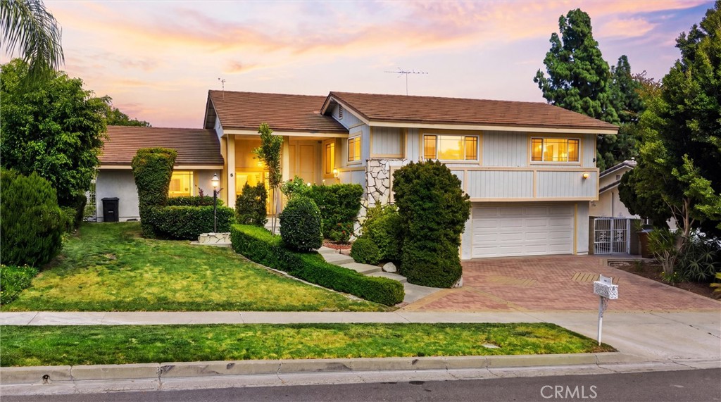 2132 Camino Rey