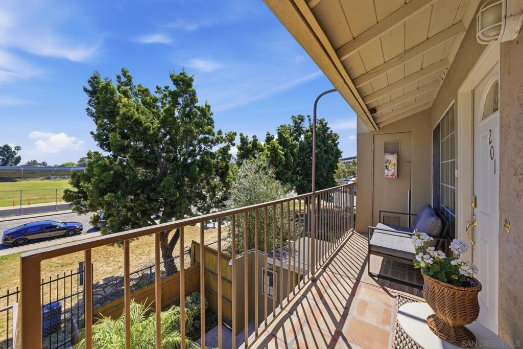 4775 Seminole Drive 201