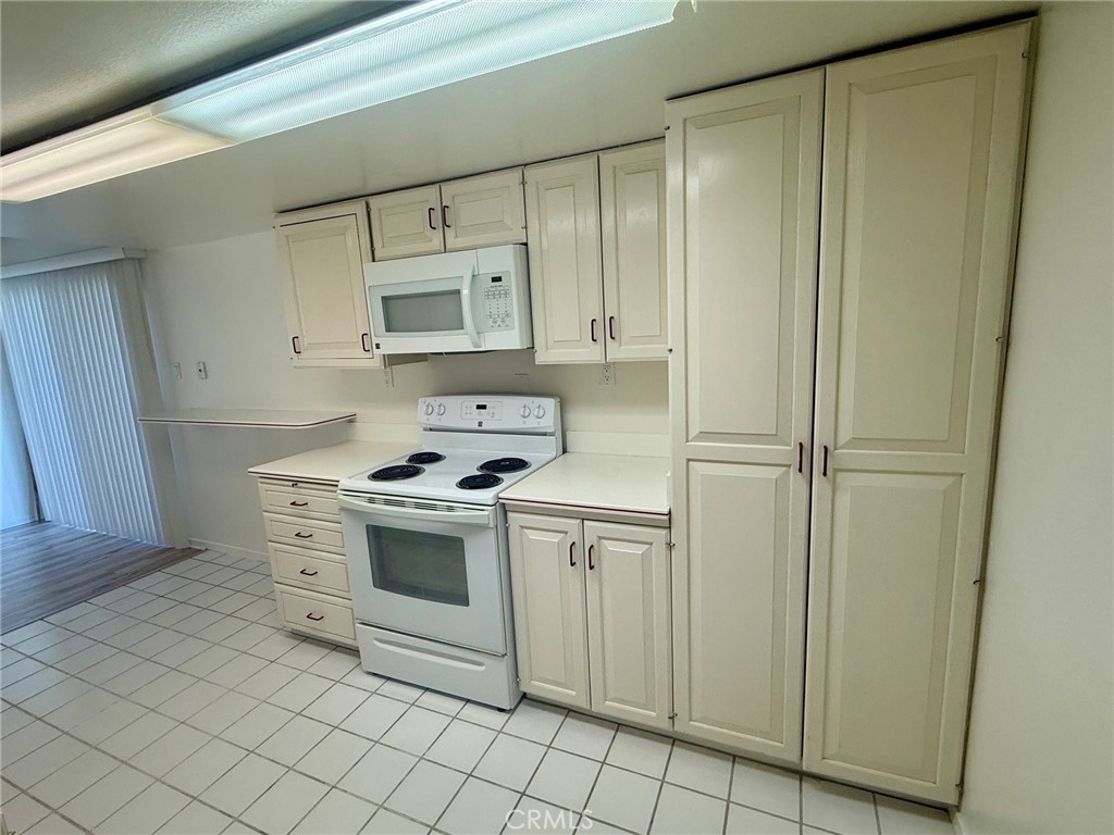 605 Redondo Avenue 206