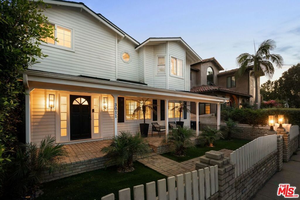 Photo of 3011 Clune Avenue, Venice, CA 90291 (MLS # 25584983)