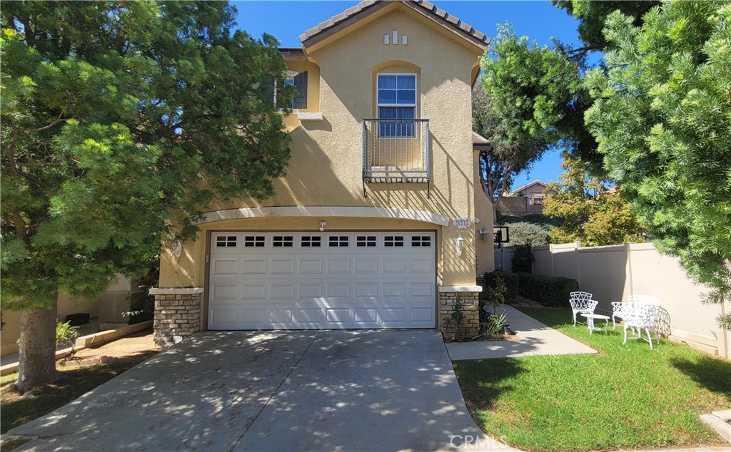 Welcome to this Contemporary open floor plan two story end unit four bedroom home ,featuring a mix of tile wood and laminate flooring throughout. This detached home offers a living room & open dining, the kitchen with tile counters opens to the family room with sliders ,a sense of privacy to the back patio, 1/2 guest bath, two car garage with plenty of storage space. The second level, from the stairwell opens with an artsy loft, four bedrooms and two bathrooms. A master bedroom suite with a separate shower & bath, dual sinks, walk-in closet, the convenience of a second level utility room puts to good use and less effort doing household chores ! The 3/4 bath serves the other three bedrooms.
All conveniently located just minutes from dining and shopping areas with several top rated schools within close proximity, ready for your decorating ideas and upgrades.