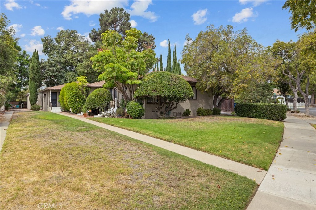 This beautiful 2 bedroom apartment with approximately 800 sq. ft. of living space is located in the much sought after Magnolia Park is in great condition and ready for anyone looking for a clean and safe home. This home is located near the shops of Magnolia Park, Verdugo Pool and park, Roosevelt Elementary school and the Burbank Studios. Wood floors, open living and dining area with good size bedrooms. Covered parking, Laundry and storage on site make this a rare find. Burbank is a special place with the feel of a small town You will want to call this home for many years to come.