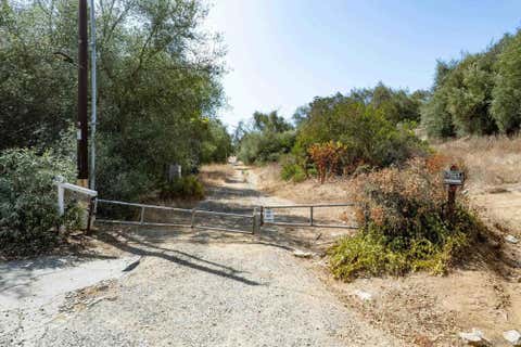 Photo of 19 Mirar De Valle, Valley Center, CA 92082 (MLS # 260019982SD)