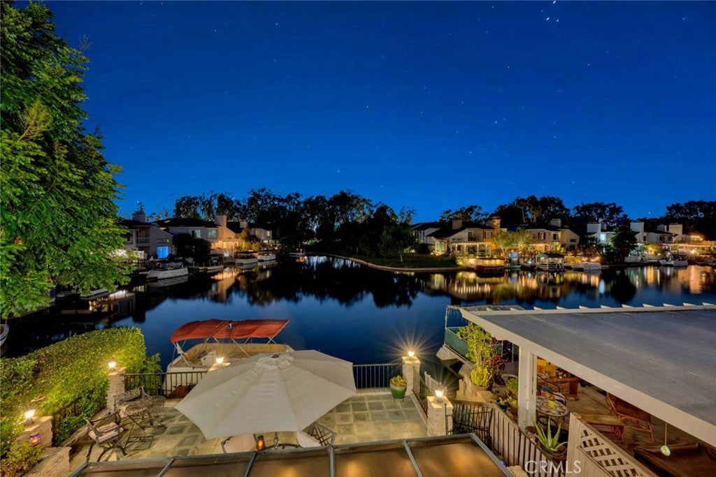 22702 Wood Lake