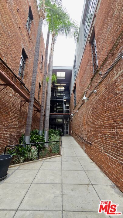 500 Molino Street 214